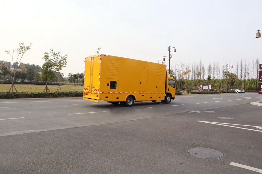 五十鈴應急8噸電源車(chē)圖片2