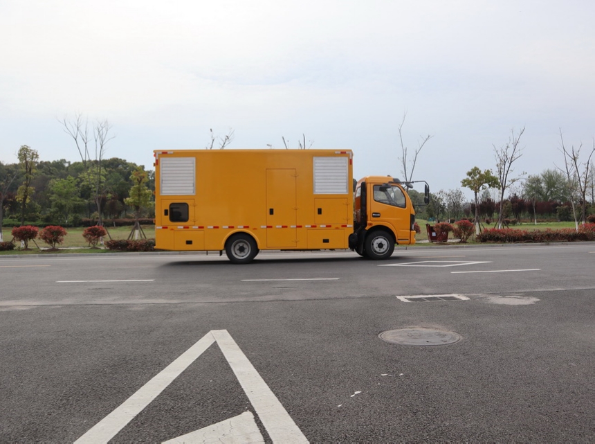 東風(fēng)多利卡D7電源車(chē)圖片2