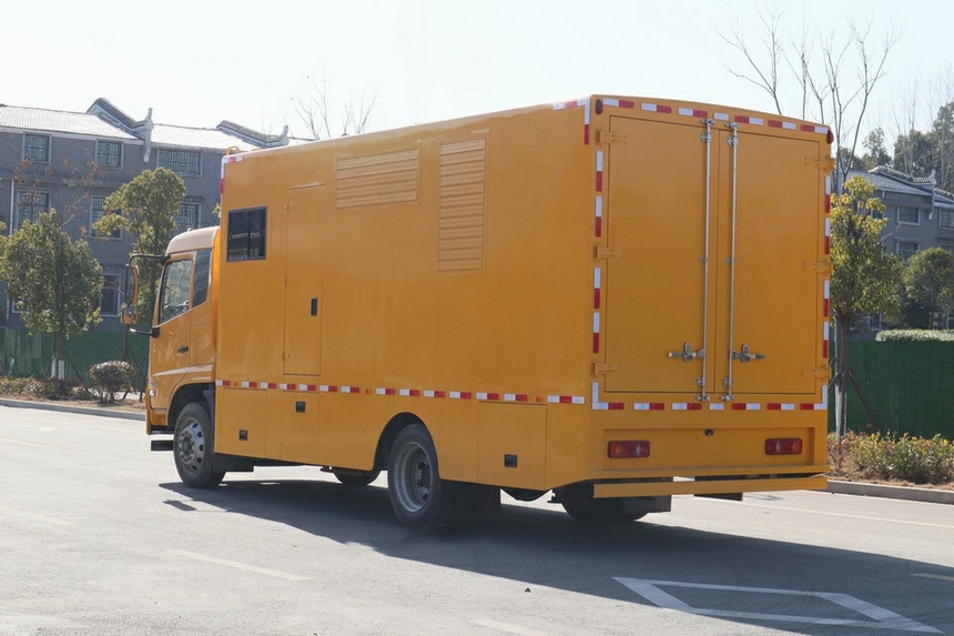 東風(fēng)天錦18噸應急電源車(chē)圖片2