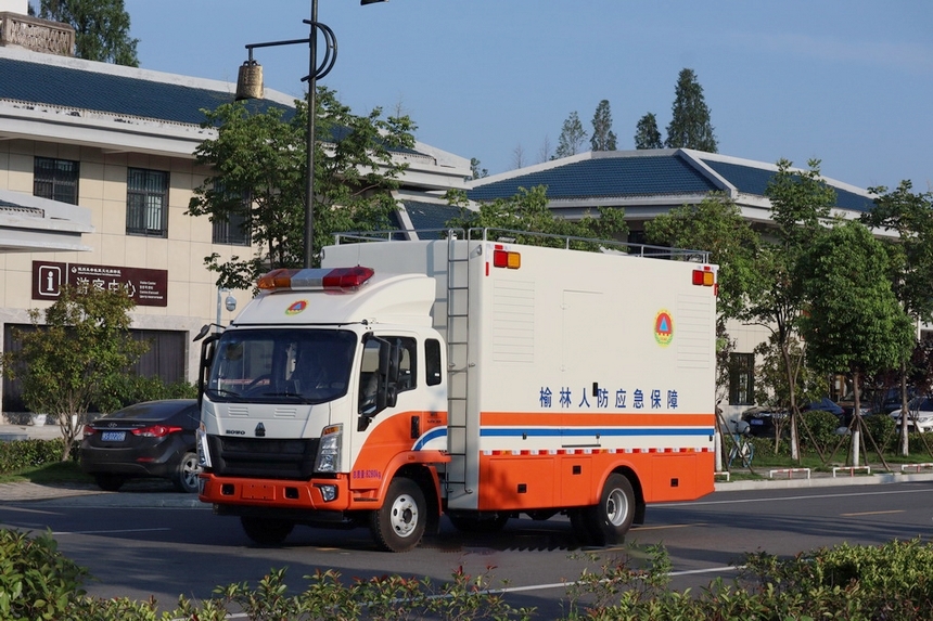 重汽豪沃電源車(chē)