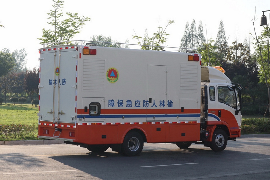 重汽豪沃電源車(chē)圖片3