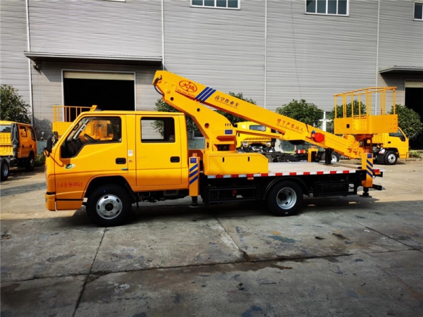 18S江鈴雙排高空作業(yè)車(chē)圖片3