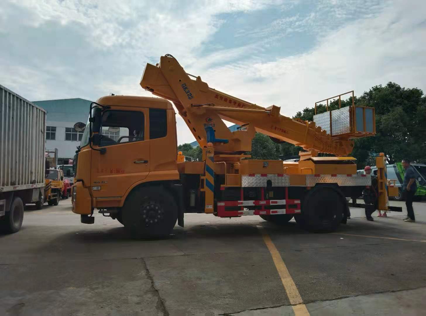 東風(fēng)天錦單排29米直臂高空作業(yè)車(chē)圖片4