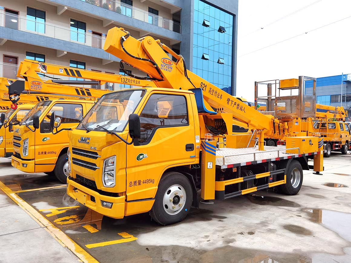 江鈴順達21米伸縮臂藍牌高空作業(yè)車(chē)