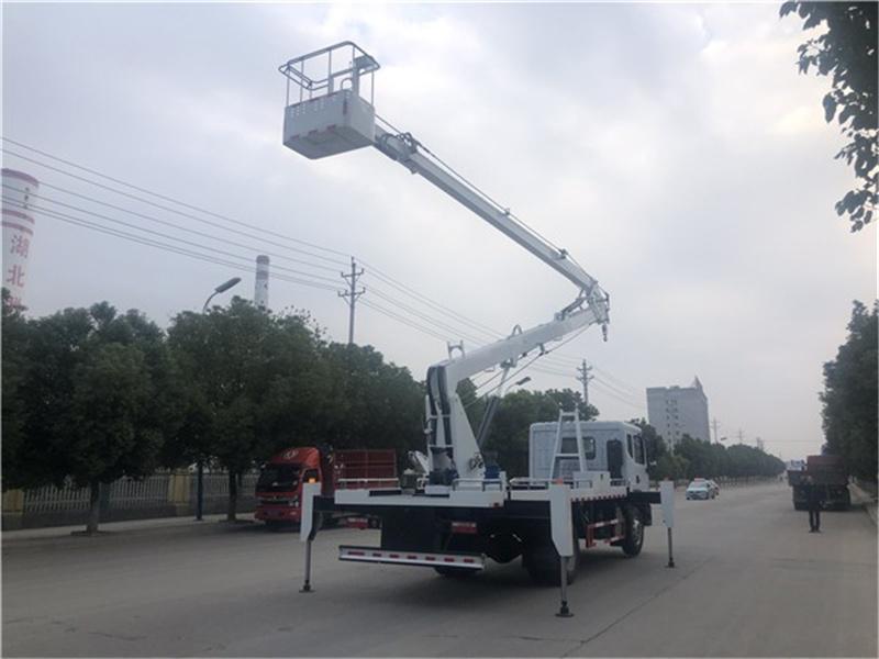 東風(fēng)22米高空作業(yè)車(chē)圖片2