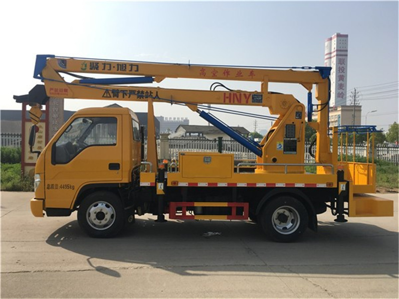 福田13.5米高空作業(yè)車(chē)圖片3