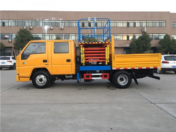 江鈴10米剪叉式升降平臺高空作業(yè)車(chē)圖片2