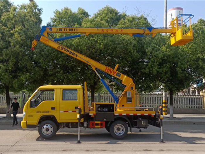 福田雙排座13米高空作業(yè)車(chē)