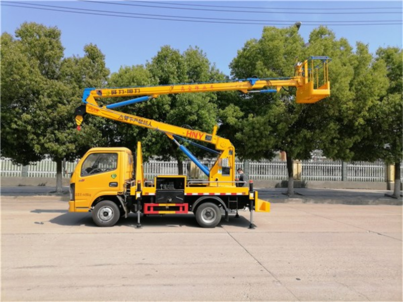 東風(fēng)13.5米高空作業(yè)車(chē)圖片2