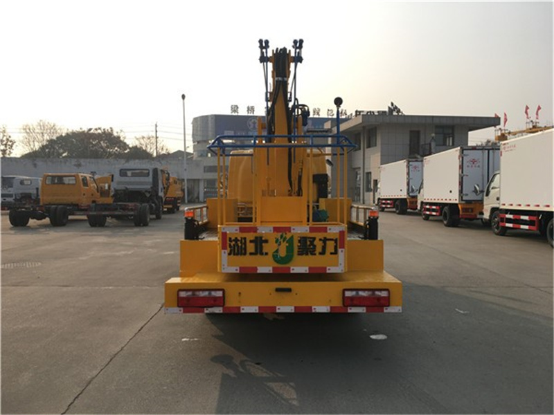 解放13.5米高空作業(yè)車(chē)圖片4