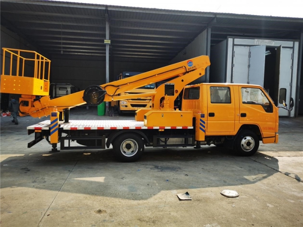 18S江鈴雙排高空作業(yè)車(chē)圖片4