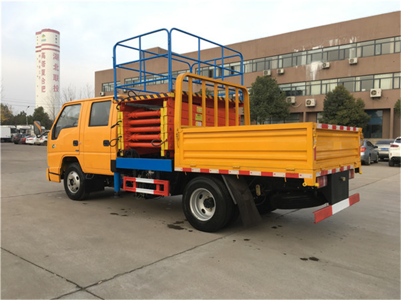 江鈴10米剪叉式升降平臺高空作業(yè)車(chē)圖片3