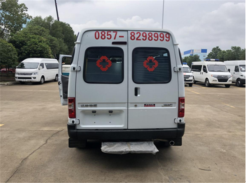 江鈴特順短軸中頂監護型救護車(chē)圖片5