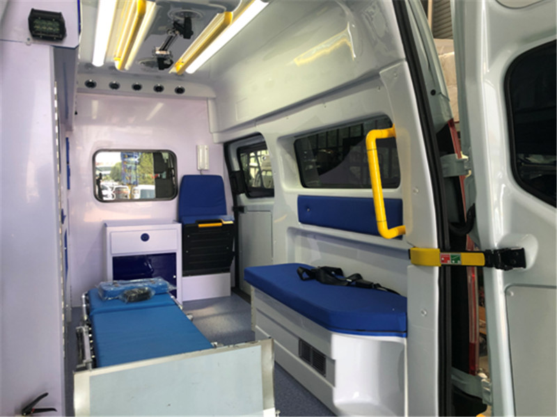 福特V362中軸中頂監護型救護車(chē)