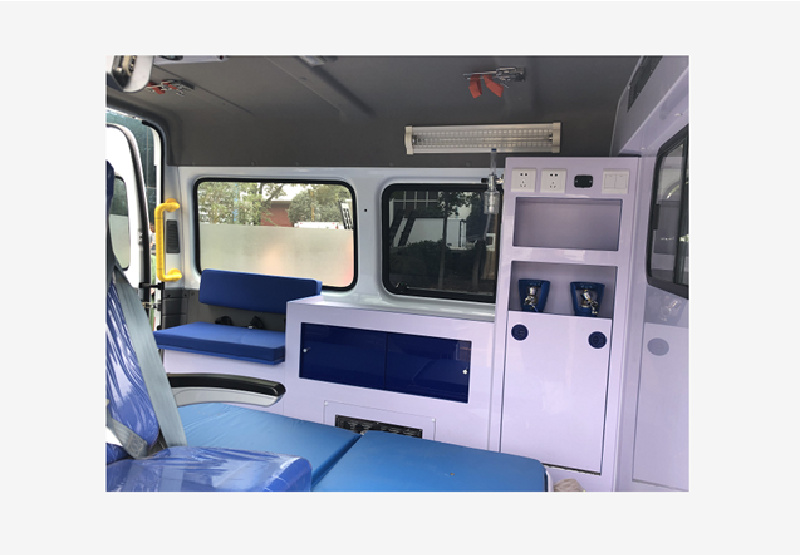 江鈴特順短軸中頂運輸型救護車(chē)圖片5