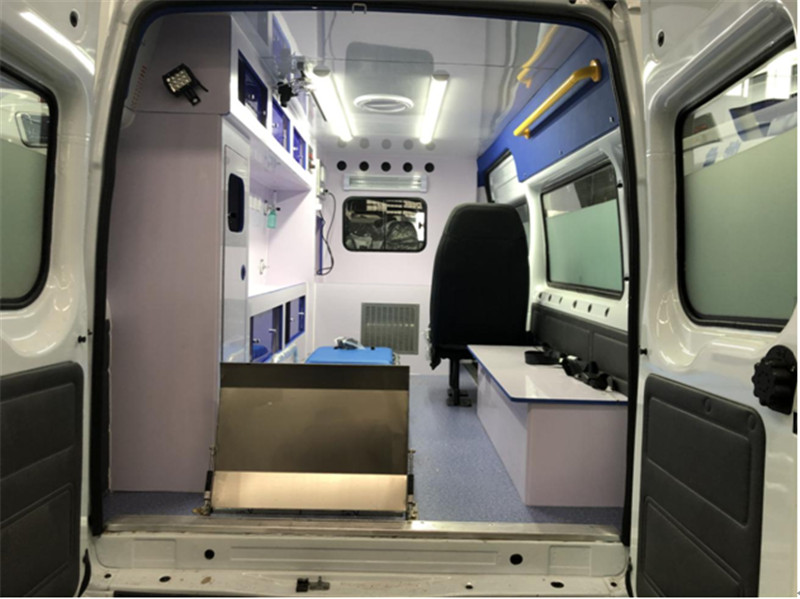 福特V348長(cháng)軸中頂負壓型救護車(chē)