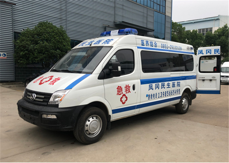大通V80長(cháng)軸中頂監護型救護車(chē)