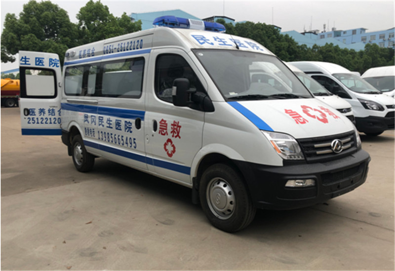 大通V80長(cháng)軸中頂監護型救護車(chē)圖片3
