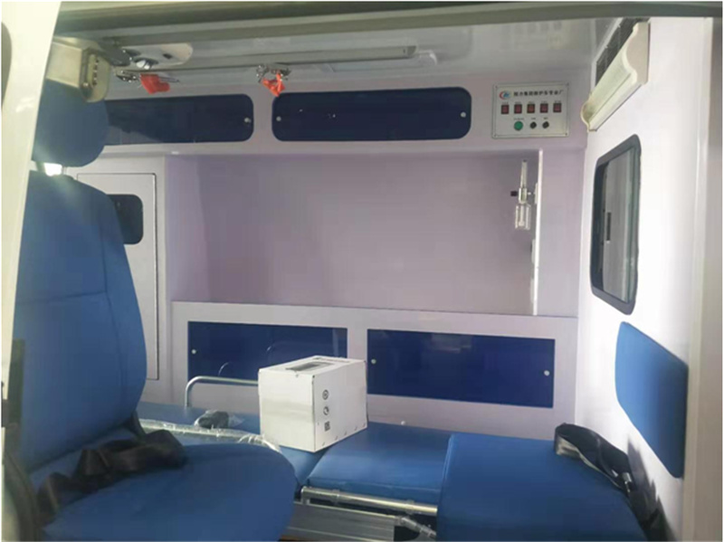 江鈴特順短軸中頂監護型救護車(chē)
