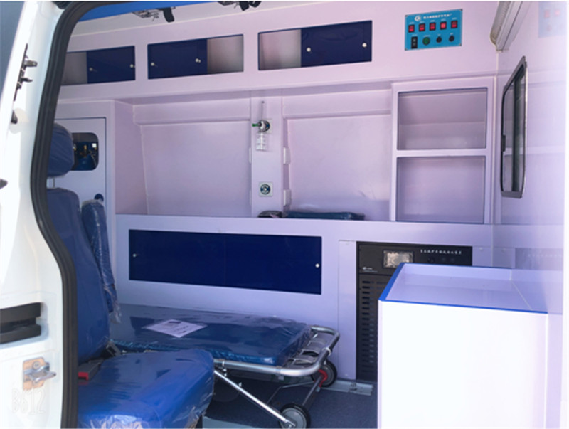 福特V362中軸中頂負壓型救護車(chē)