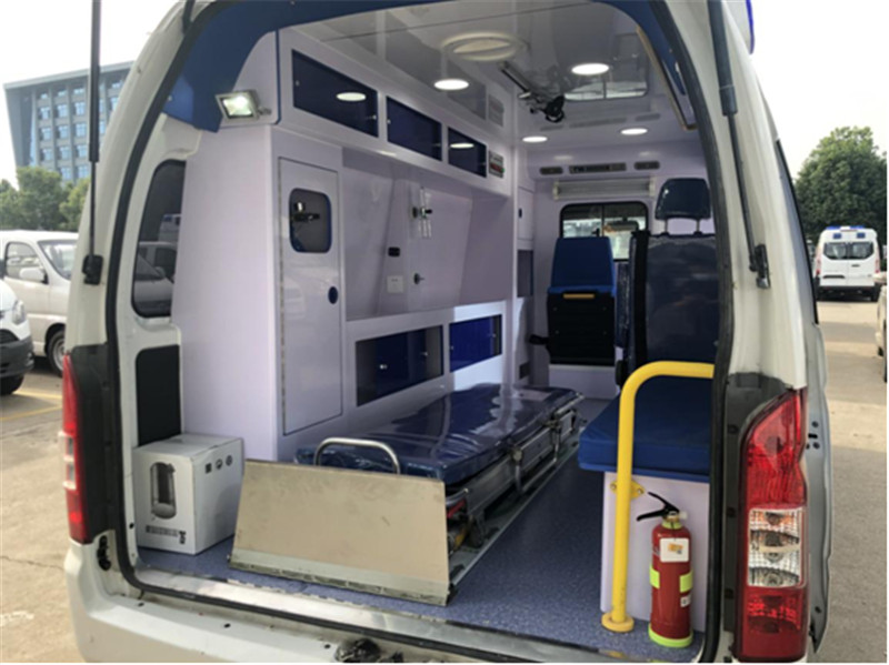 福田G9監護型救護車(chē)