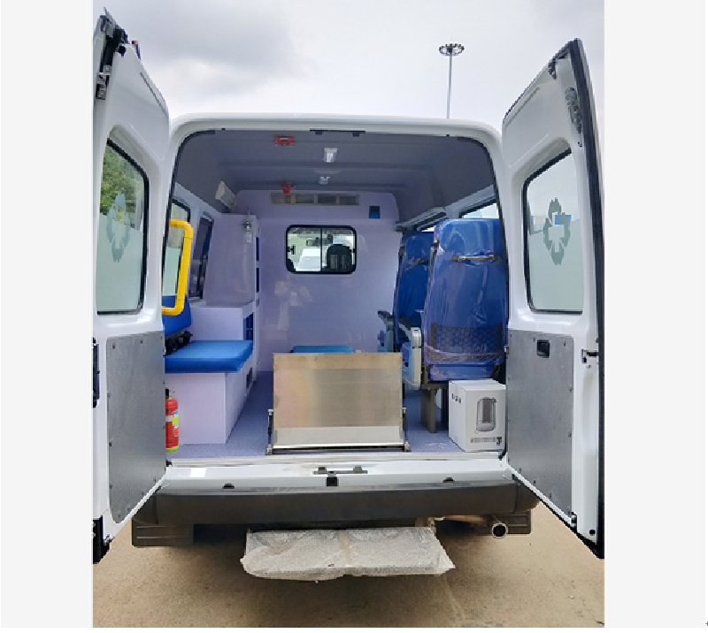 江鈴特順短軸中頂運輸型救護車(chē)