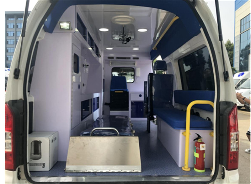 福田G9監護型救護車(chē)圖片5