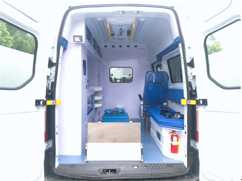 福特V362中軸中頂監護型救護車(chē)ABS內飾
