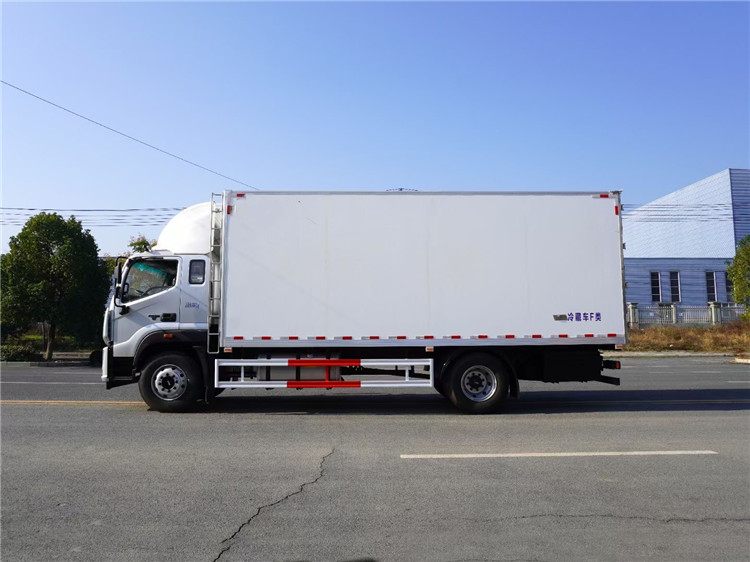 福田歐馬可6.6米冷藏車(chē)圖片3