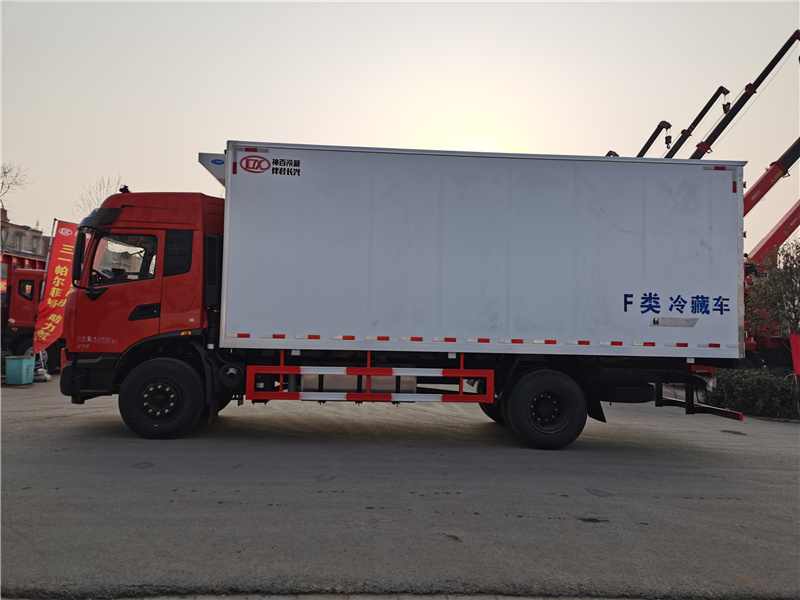 東風(fēng)天錦KR冷藏車(chē)圖片3