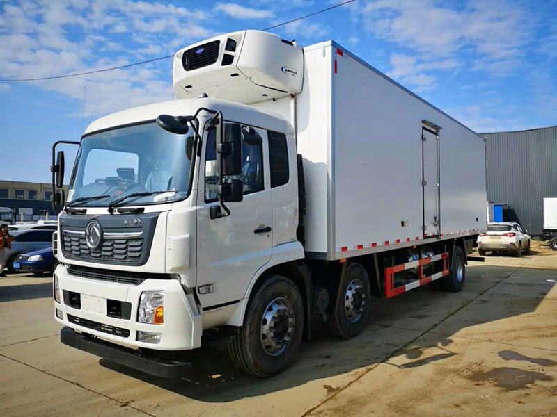 東風(fēng)天錦VR小三軸冷藏車(chē)