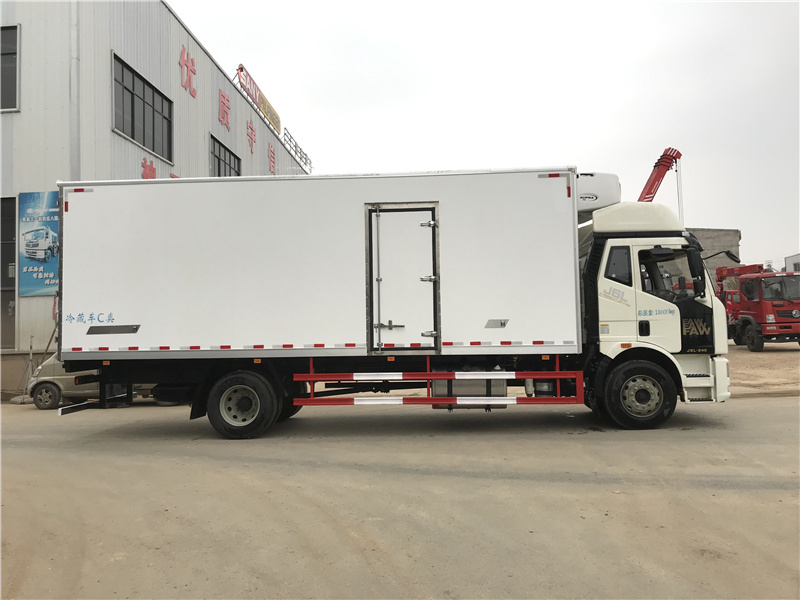解放J6L7.5米冷藏車(chē)圖片3