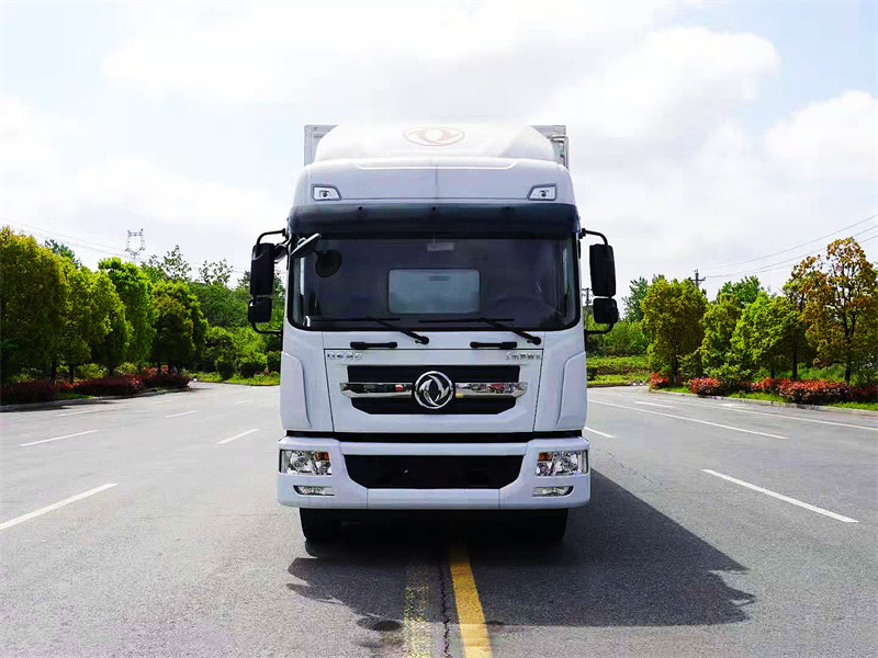 東風(fēng)多利卡6.8米冷藏車(chē)圖片2