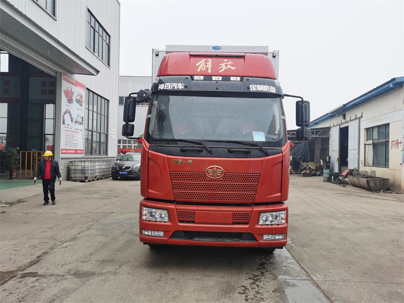 解放J6L高頂雙臥冷藏車(chē)圖片2