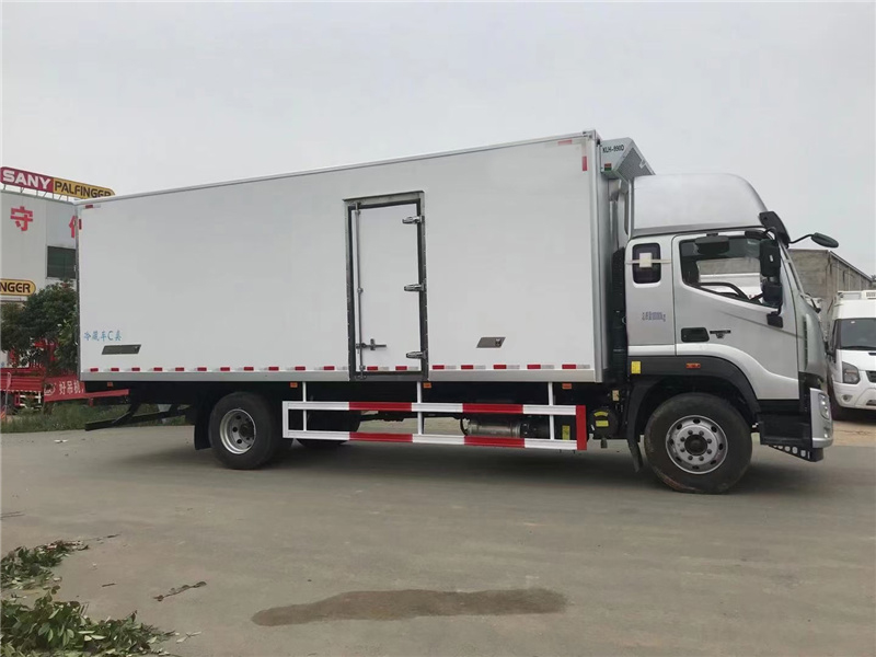 福田歐航高頂雙臥冷藏車(chē)圖片3