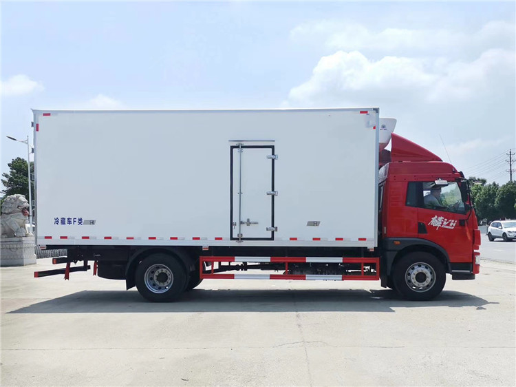 解放麟VH6.8米冷藏車(chē)圖片4