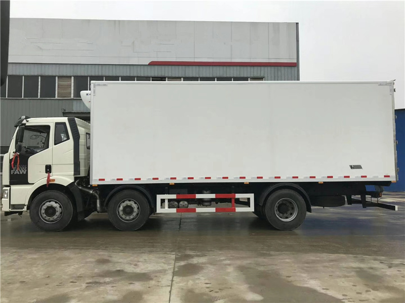 解放J6M小三軸肉鉤冷藏車(chē)圖片2