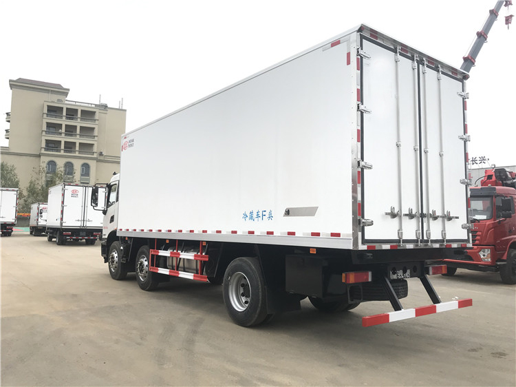 東風(fēng)天錦小三軸7.7米冷藏車(chē)圖片4