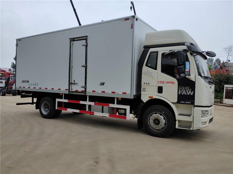 解放J6L高頂雙臥6.8米冷藏車(chē)圖片3