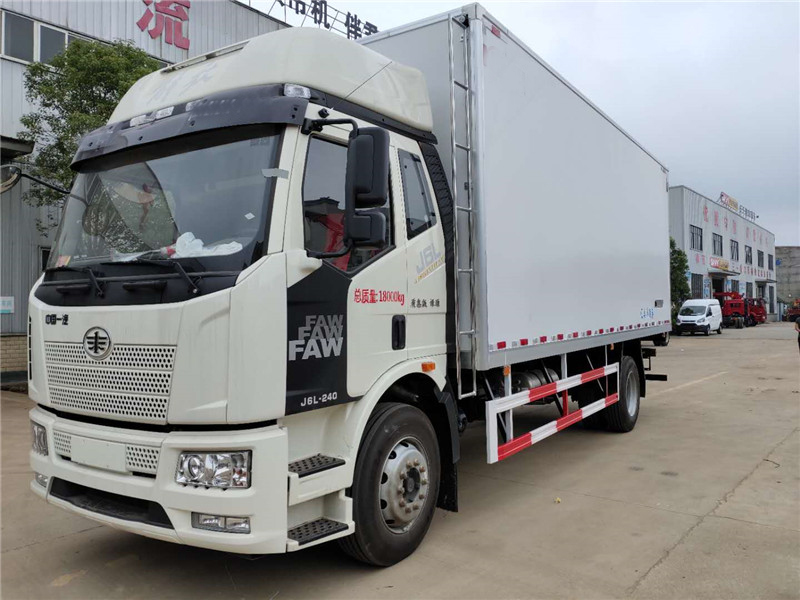 解放J6L高頂雙臥6.8米冷藏車(chē)