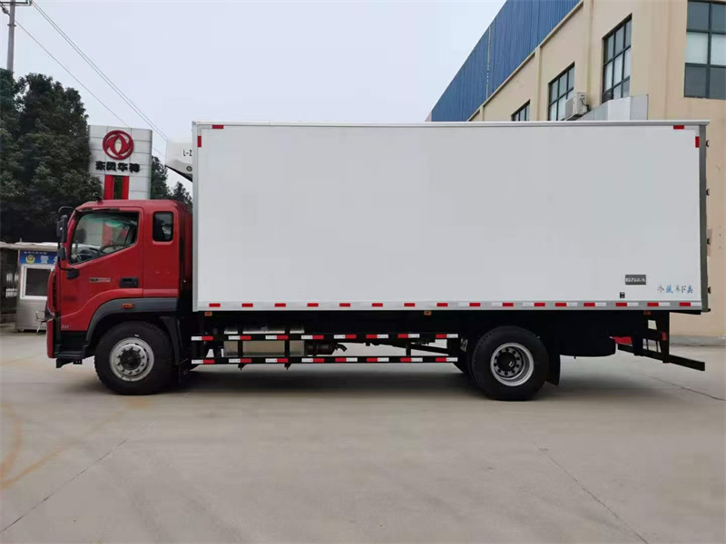 福田領(lǐng)航冷藏車(chē)圖片2