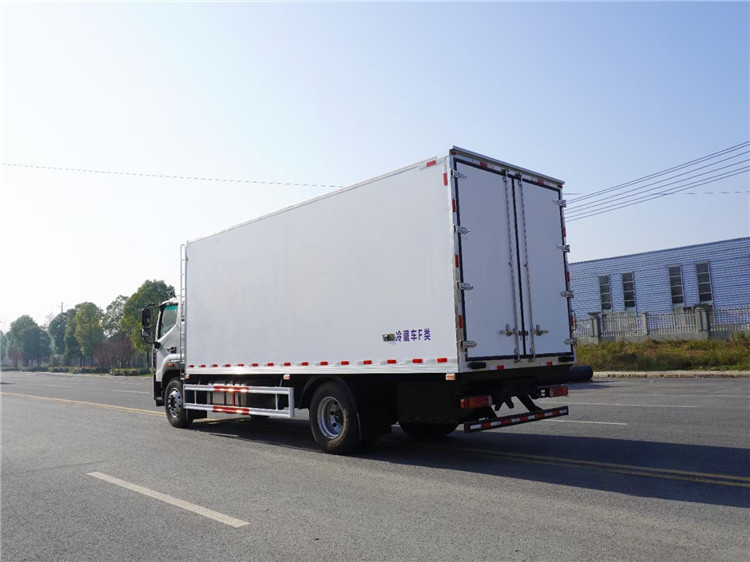 福田歐馬可6.6米冷藏車(chē)圖片4
