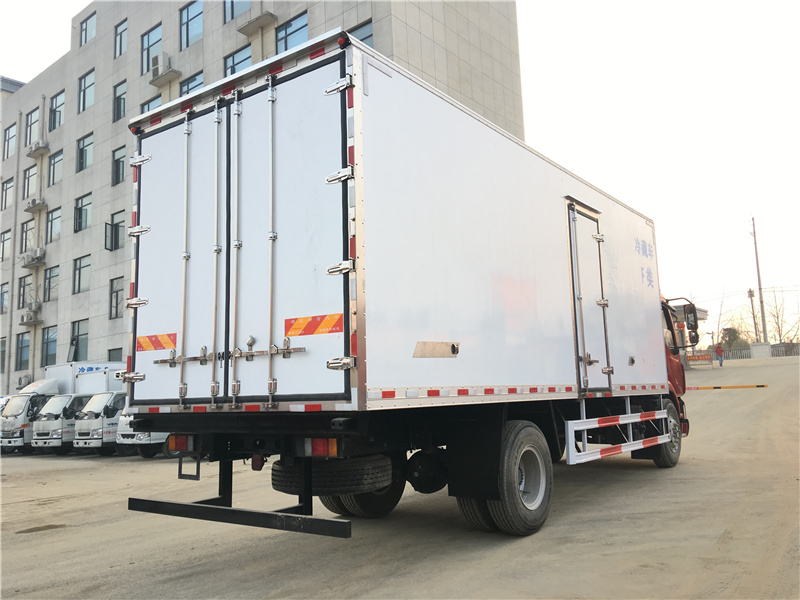 柳汽乘龍7.8米冷藏車(chē)圖片3
