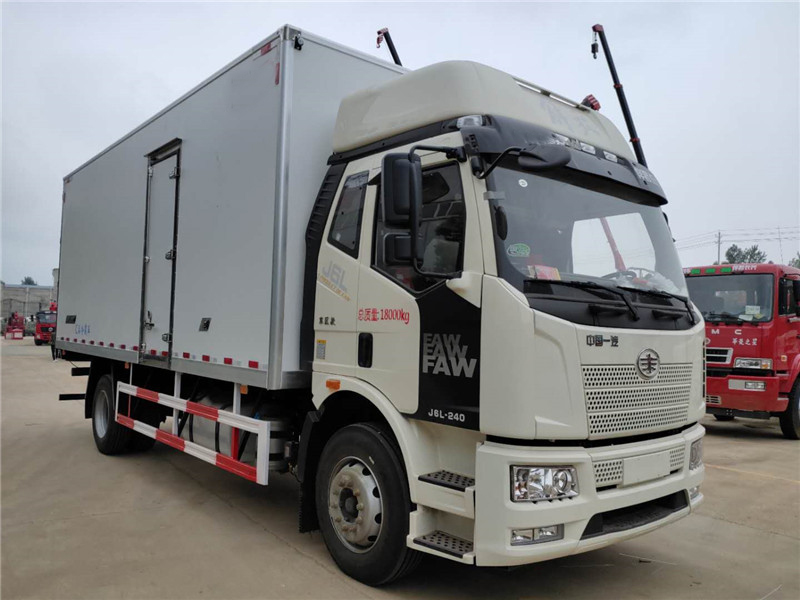 解放J6L高頂雙臥6.8米冷藏車(chē)圖片2