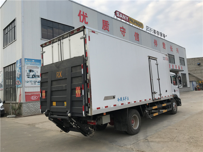 東風(fēng)多利卡D9冷藏車(chē)圖片5