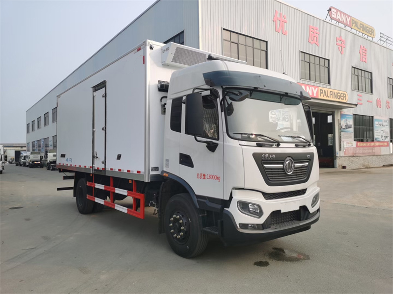天錦KR高頂雙臥冷藏車(chē)圖片2