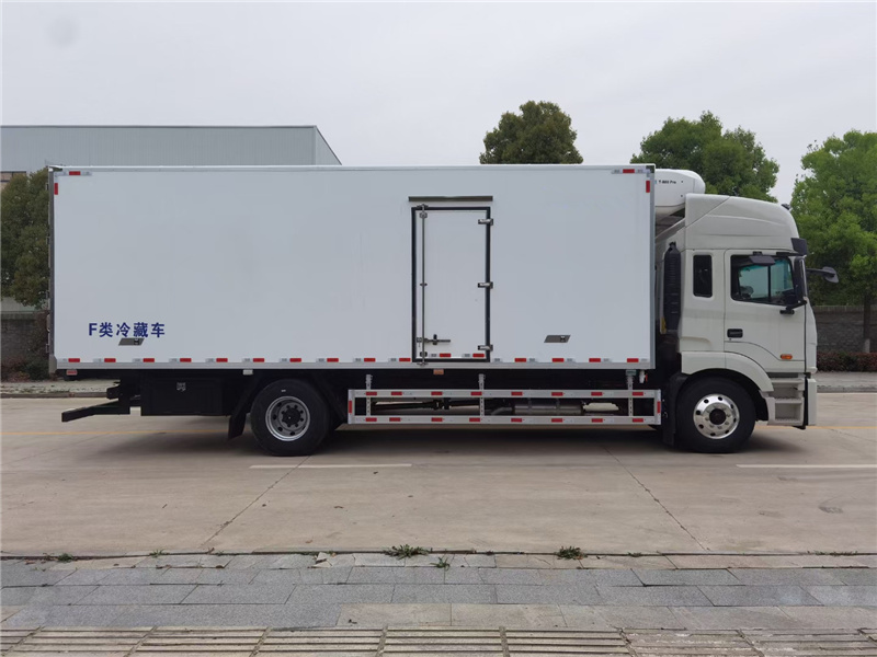 江淮格爾發(fā)A5x高頂雙臥冷藏車(chē)圖片4