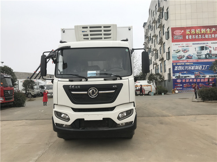 東風(fēng)天錦小三軸7.7米冷藏車(chē)圖片2
