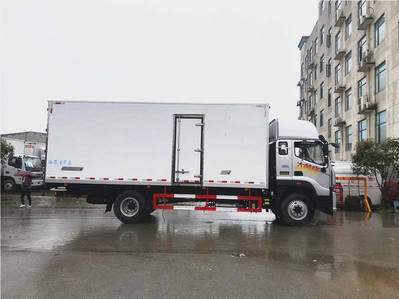 福田奧鈴大黃蜂6.8米冷藏車(chē)圖片4