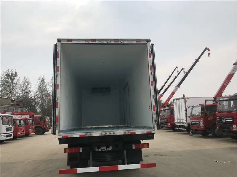 天錦KR前四后四平頂冷藏車(chē)圖片5